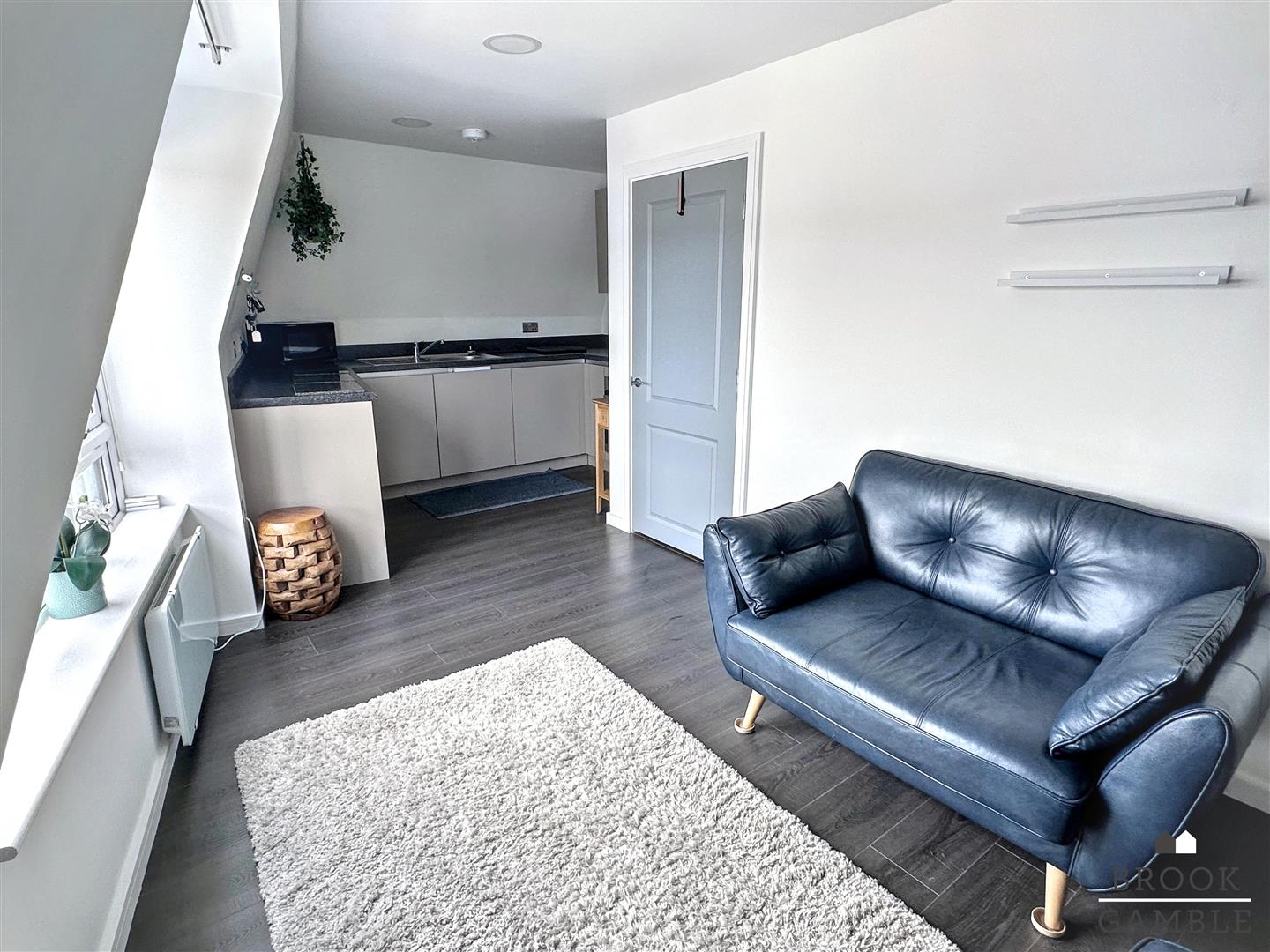 1 Bedroom Apartment - Conversion. Gildredge Road in Eastbourne,  4